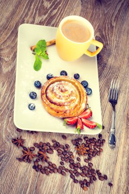 fincan kahve ve pasta