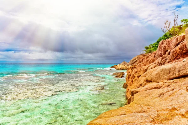 Tropisch eiland. De afbeelding Seychelles.Toned. — Stockfoto