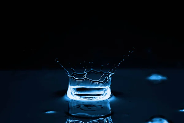 Wasser spritzt im Hintergrund — Stockfoto