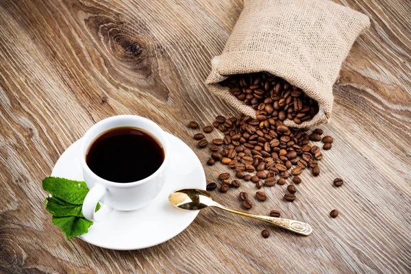 Cup of coffee on wooden background — Stock Photo, Image