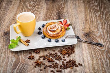 fincan kahve ve pasta