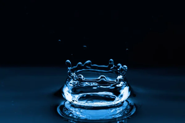 Wasser plätschert und kräuselt Hintergrund — Stockfoto