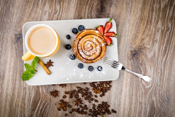 Cup of coffee and pastry — Stock Photo, Image