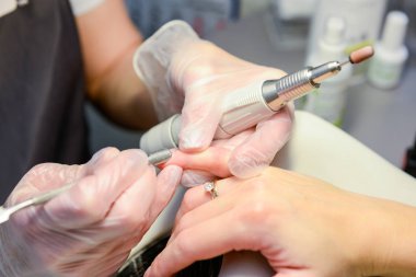 Manikür yordam sürecinde fotoğraf