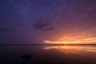 Körfezde yaz günbatımı