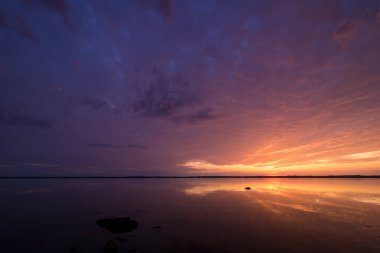 Körfezde yaz günbatımı