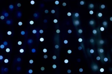 kopyalanmış mavi bokeh ile koyu arkaplan