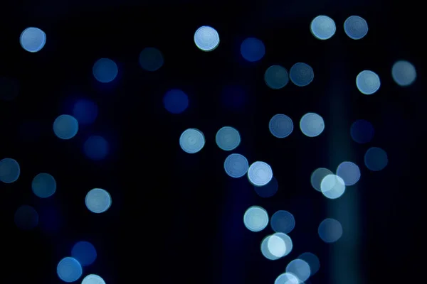 kopyalanmış mavi bokeh ile koyu arkaplan