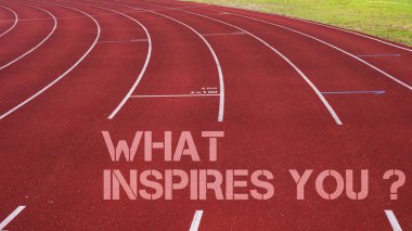 Motivasyonel teklif koşu parkuru üzerinde yazılı: ne ilham verir?