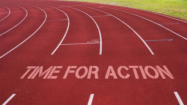Cita motivacional escrita en pista de atletismo: Tiempo para la acción —  Fotos de Stock