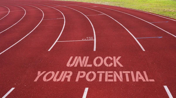 Citação motivacional escrita na faixa de corrida: Desbloquear seu Potenti — Fotografia de Stock