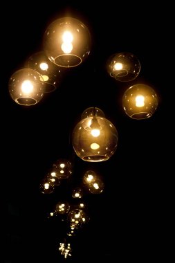 Siyah arka plan Işık Ampüller