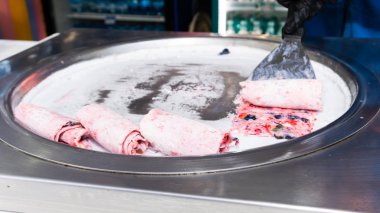 Tayland tatlı yemek sokağı dondurulmuş dondurmalı dondurma. 