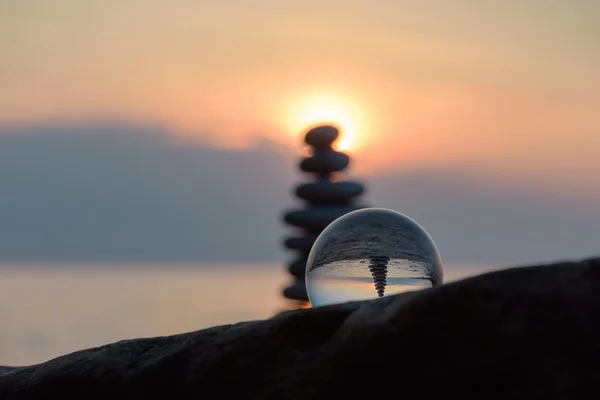 Reflektion i kristallkulan — Stockfoto