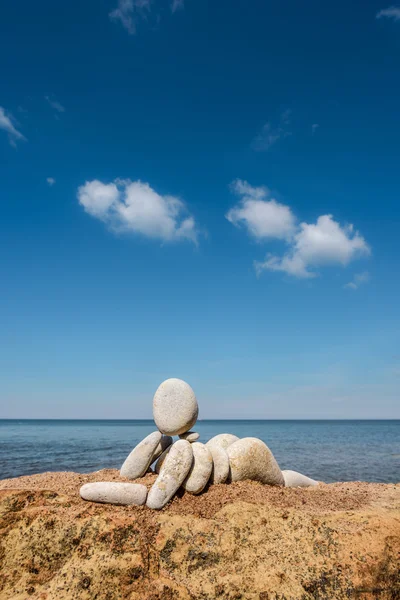 Figurka kobieta na wybrzeżu — Zdjęcie stockowe