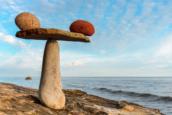 Balancing several of stones — Stock Photo, Image