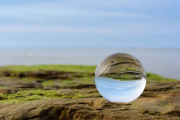 Seashore in sfera di cristallo — Foto Stock