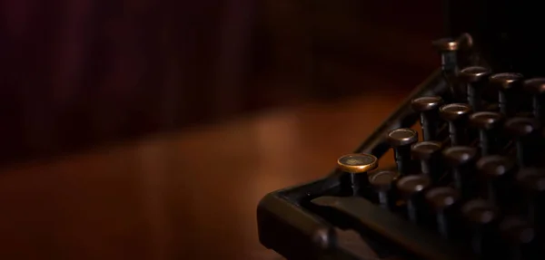 Selective focus on the keyboard key on an old black rustic typew — Stock Photo, Image