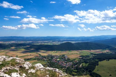 Hohe asasının üstündeki gökyüzünün panoramik görüntüsü. Yukarıdakiler çok güzel. 