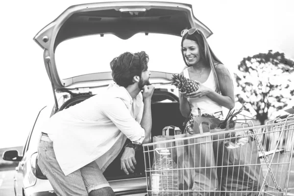 Een Jonge Knappe Vrouw Net Klaar Met Winkelen Bij Een — Stockfoto