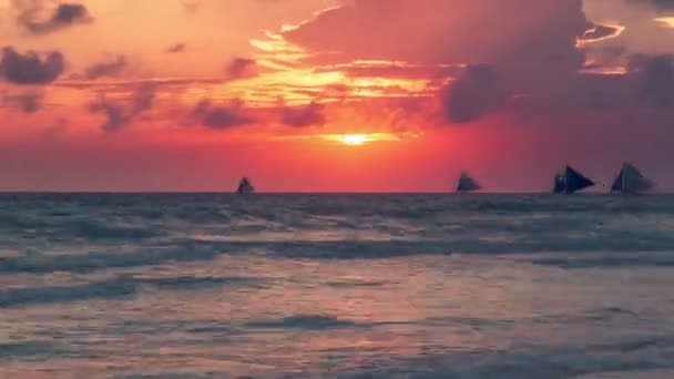 Voiliers contre beau coucher de soleil à Boracay Philippines. TimeLapse 4K - Août 2016, Boracay, Philippines — Video