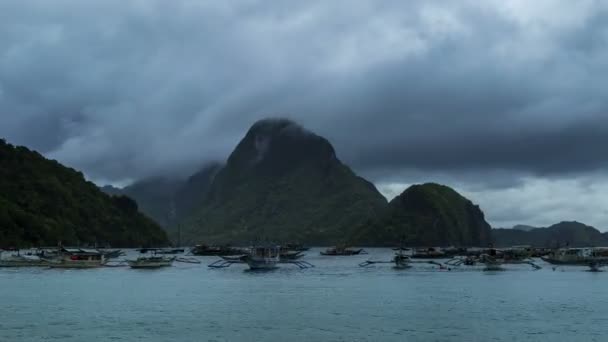 Storm in the Bay with floating boats in El Nido. 4K TimeLapse - August 2016, El Nido Palawan, Philippines — Stockvideo