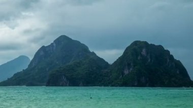 Cadlao Island, El Nido bulutlu. Palawan Adası, Filipinler