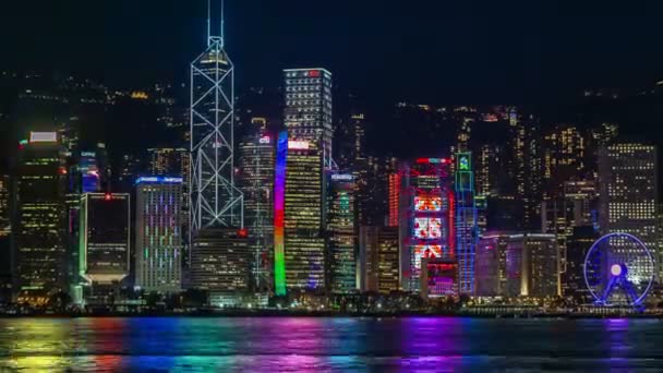 Cena noturna de Hongkong Victoria Harbor. 4K TimeLapse - Agosto 2016, Hong Kong — Vídeo de Stock