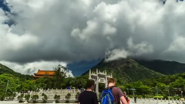 Poorten naar het Po Lin-klooster op Lantau island, Hong Kong. 4 k Timelapse - augustus 2016, Hongkong — Stockvideo