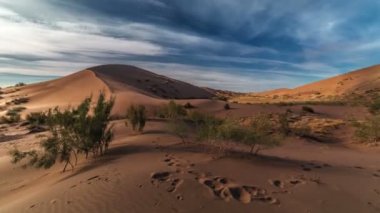 Şarkı kumullar çöl Milli Park altun-Emel, Kazakistan. 4 k Timelapse - Eylül 2016, Almatı ve Astana, Kazakistan
