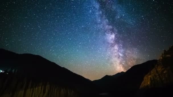 Voie lactée sur le lac de Kolsay dans les montagnes du Kazakhstan. TimeLapse 4K - Septembre 2016, Almaty et Astana, Kazakhstan — Video