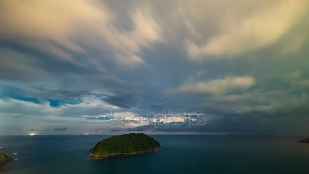 Tempestade nocturna e tempestades na capa. Phuket Island na Tailândia. Novembro de 2016. 4K TimeLapse — Vídeo de Stock