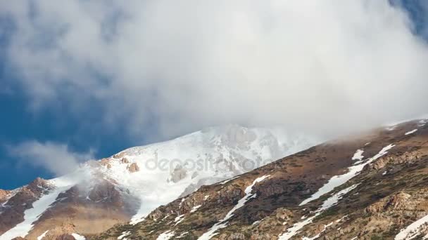 Timelapse Blanca Nieve Montañas Rocosas — Vídeos de Stock