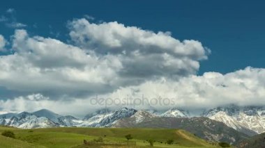 Arka plan ve mountauns İsviçre Timelapse İsviçre Alpleri