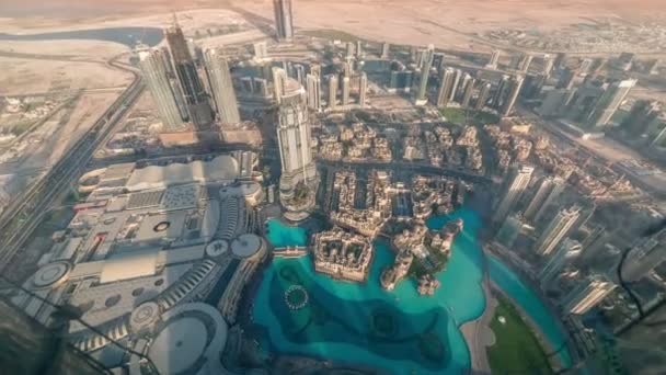 Dubai beweging timelapse van Burj Khalifa met uitzicht op de omgeving — Stockvideo