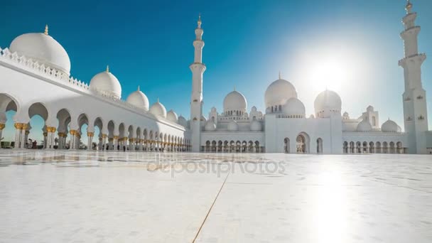 Sheikh Zayed Ulu Camii Abu Dabi hızlandırılmış panoramik manzaralı — Stok video