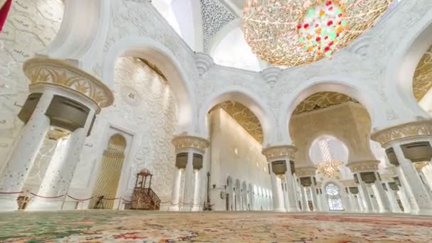 Magnífico interior del timelapse de la Gran Mezquita Sheikh Zayed en Abu Dhabi — Vídeos de Stock