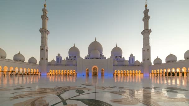 Naplemente timelapse a Sheikh Zayed mecset Abu Dhabi, Egyesült Arab Emírségek. Az nap éjjel átmenet — Stock videók