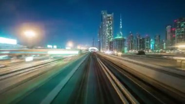 Dubai metro, Birleşik Arap Emirlikleri ilk vagon, ön cam penceresinden en iyi timelapse