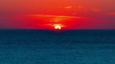 Güzel gün batımı timelapse denizden