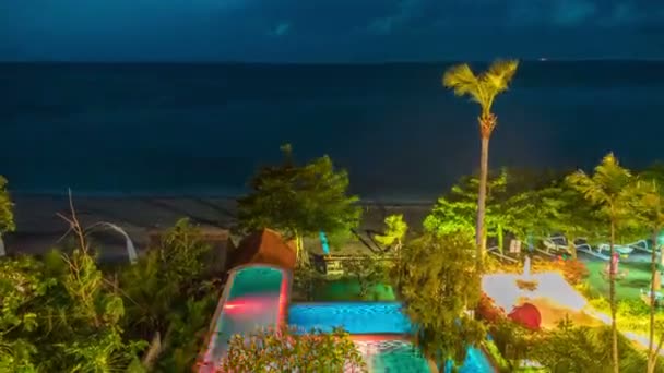 Piscine, la mer dans la nuit à Bali — Video