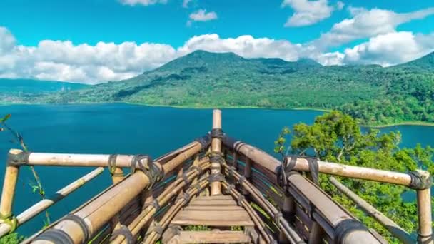 Timelapse ett träskepp på Lake Buyan och Tamblingan på ön Bali — Stockvideo