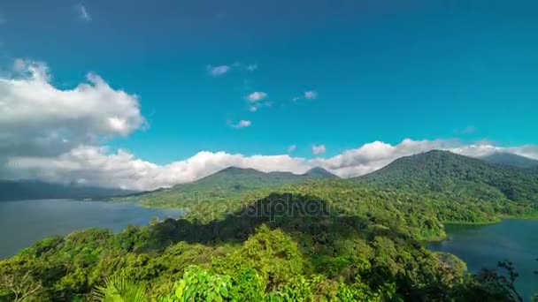 Timelapse panoramiczny widok na jezioro jezioro Buyan i Tamblingan na wyspie Bali — Wideo stockowe