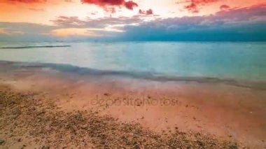 Ada Nusa Lembongan, Bali, Endonezya kumsalda Timelapse günbatımı