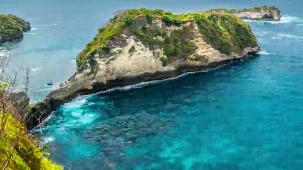 Timelapse Closeup aan rotsen in het Atuh strand van Nusa Penida Island, Bali, Indonesië — Stockvideo