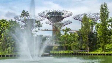 Ön bahçe Singapur bay tarafından Timelapse çeşme. Ağustos 2017