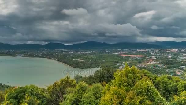 Mooie timelapse weergave bekijken van Khao Khad uitzicht toren, zoals Chalong bay en Phuket Town in Thailand — Stockvideo