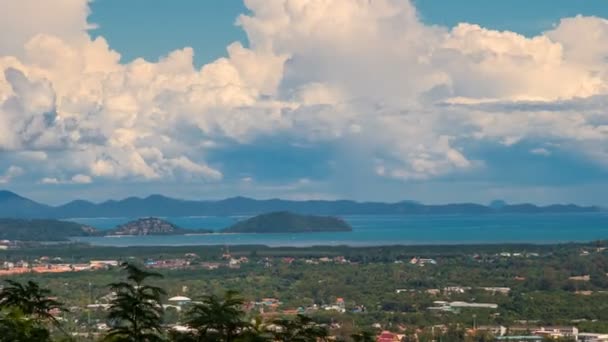 Paesaggio nuvoloso di Phuket Vista sulla città da Rang Hill — Video Stock