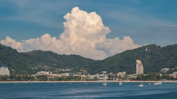 Timelapse vista de la playa de Patong, isla de Phuket, Tailandia — Vídeo de stock