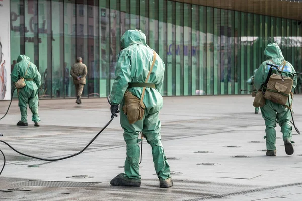 2019 Coronavirus hastalığına karşı önlem olarak halka açık bir yerde dezenfeksiyon, COVID-19